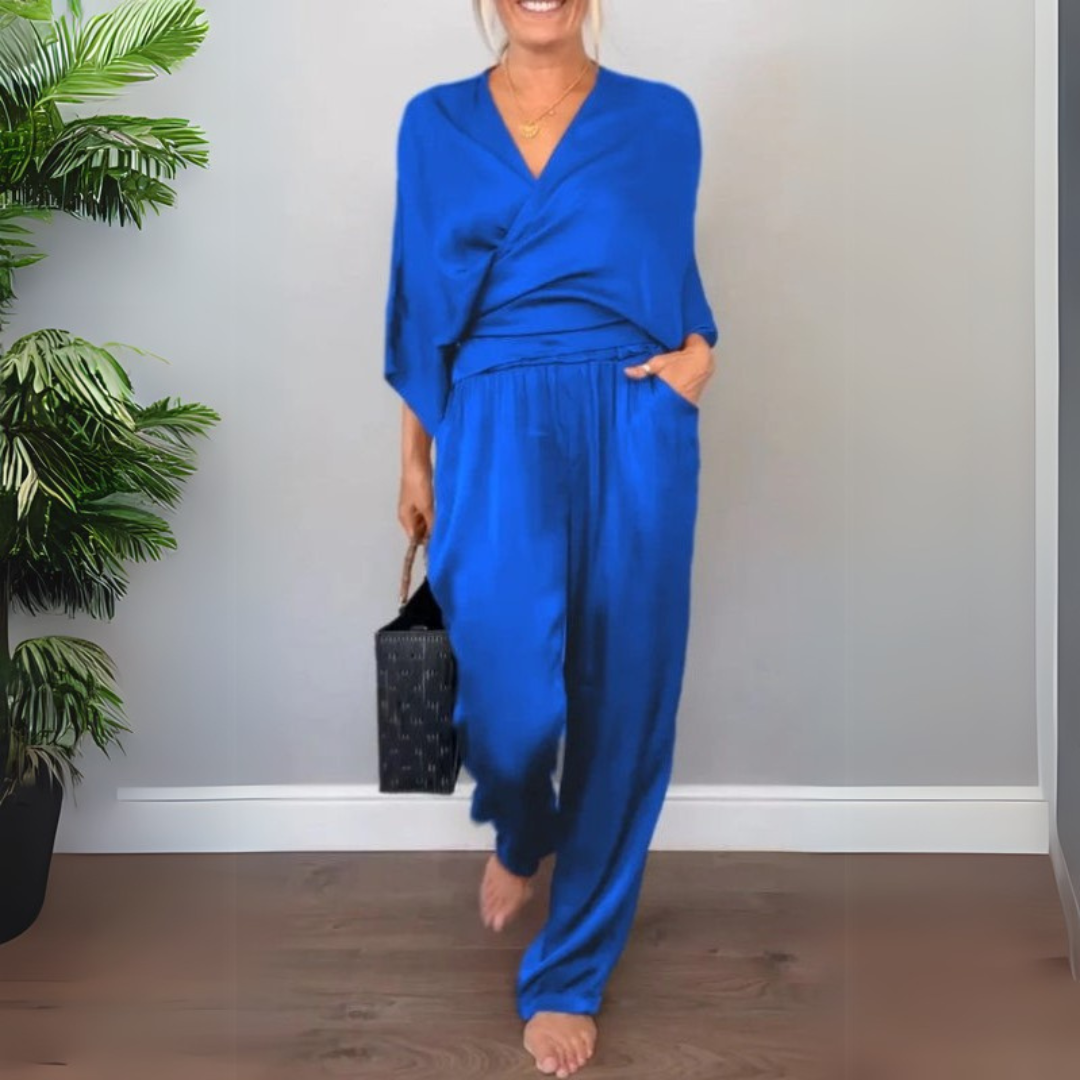 Stylish 2-Piece Women's Set with V-Neck in Mercerized Cotton – Top and Pants
